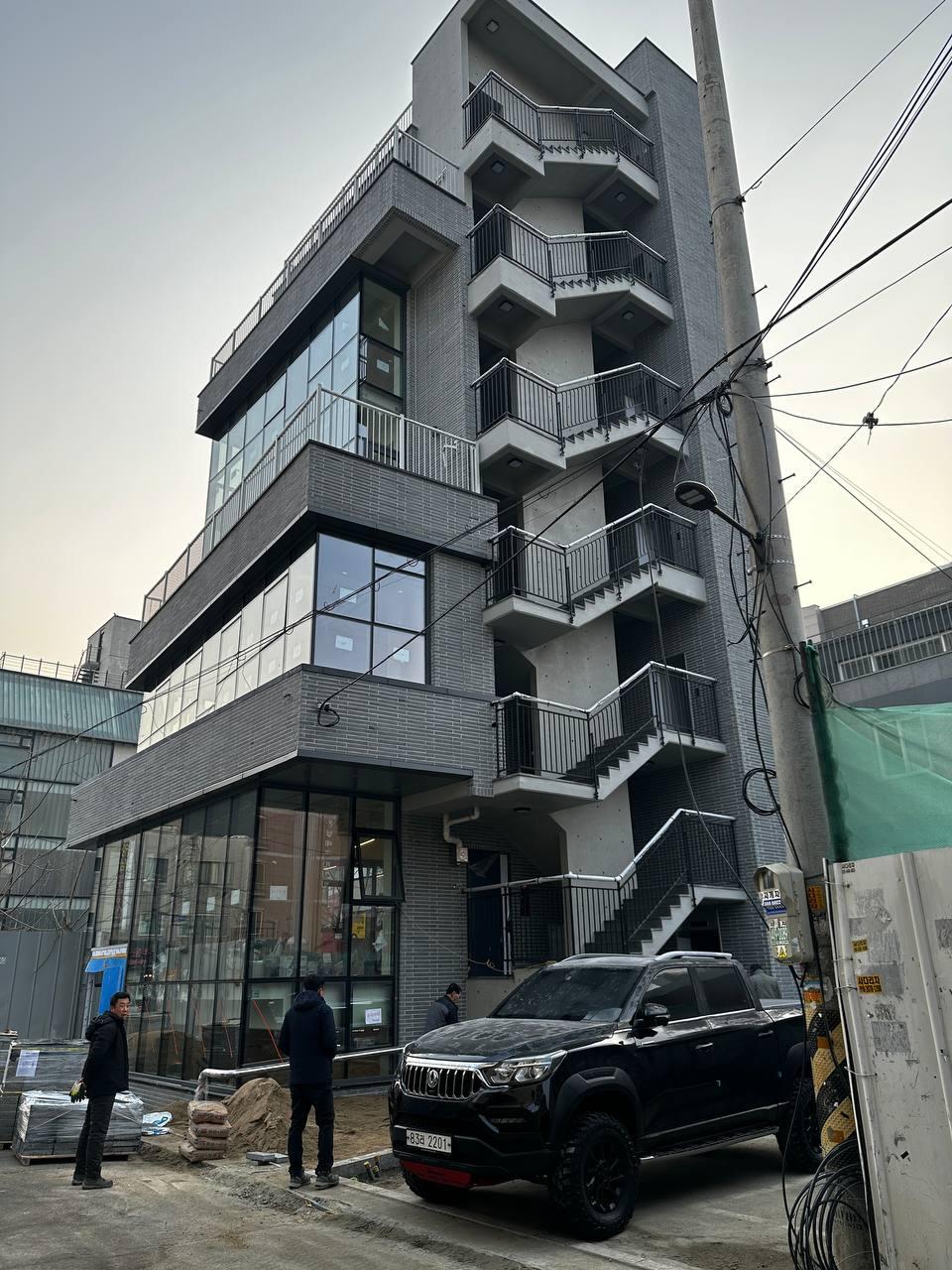 시공현장/송파라테라스-RC후부착/송파라테라스-RC후부착_완성_전면_1층상가_전경_05.jpg