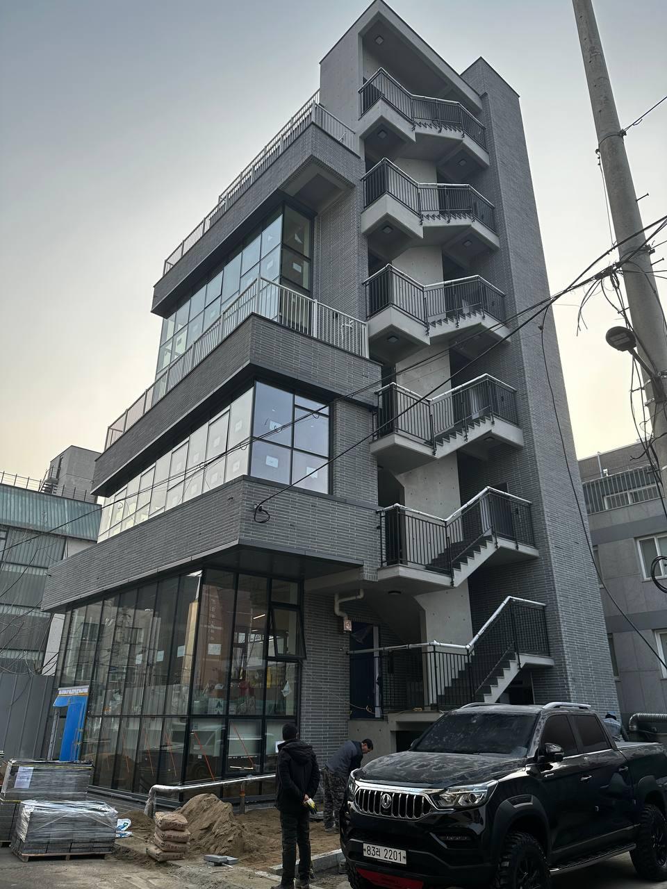 송파라테라스-RC후부착_완성_정면_벽돌타일_전체외관_06.jpg
